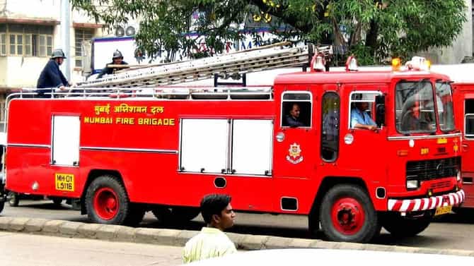 Mumbai News : वांद्रे येथे गॅस सिलेंडरचा भीषण स्फोट, 8 जखमी