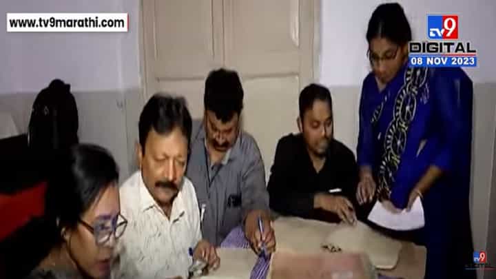 विदर्भातील कुणबी मराठा नोंदी शोधण्याचं काम युद्धपातळीवर सुरू, जीर्ण कागदपत्रांची तपासणी विदर्भातील कुणबी मराठा नोंदी शोधण्याचं काम युद्धपातळीवर सुरू, जीर्ण कागदपत्रांची तपासणी