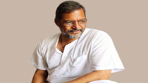 अभिनेते नाना पाटेकर गेल्या काही दिवसांपासून एका व्हायरल व्हिडीओमुळे चर्चेत आहेत. व्हिडीओमध्ये फोटो काढण्यासाठी आलेल्या चाहत्याला नाना पाटेकर मारताना दिसत आहेत. व्हिडीओ व्हायरल झाल्यानंतर अनेक जण नाना पाटेकर यांचा विरोध करत आहेत