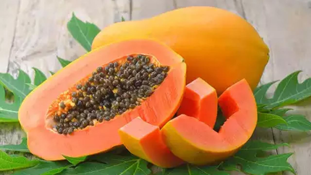 Papaya Seeds : पपईच नाही तर त्याच्या बिया देखील ठरतात आरोग्यासाठी फायदेशीर Papaya Seeds : पपईच नाही तर त्याच्या बिया देखील ठरतात आरोग्यासाठी फायदेशीर