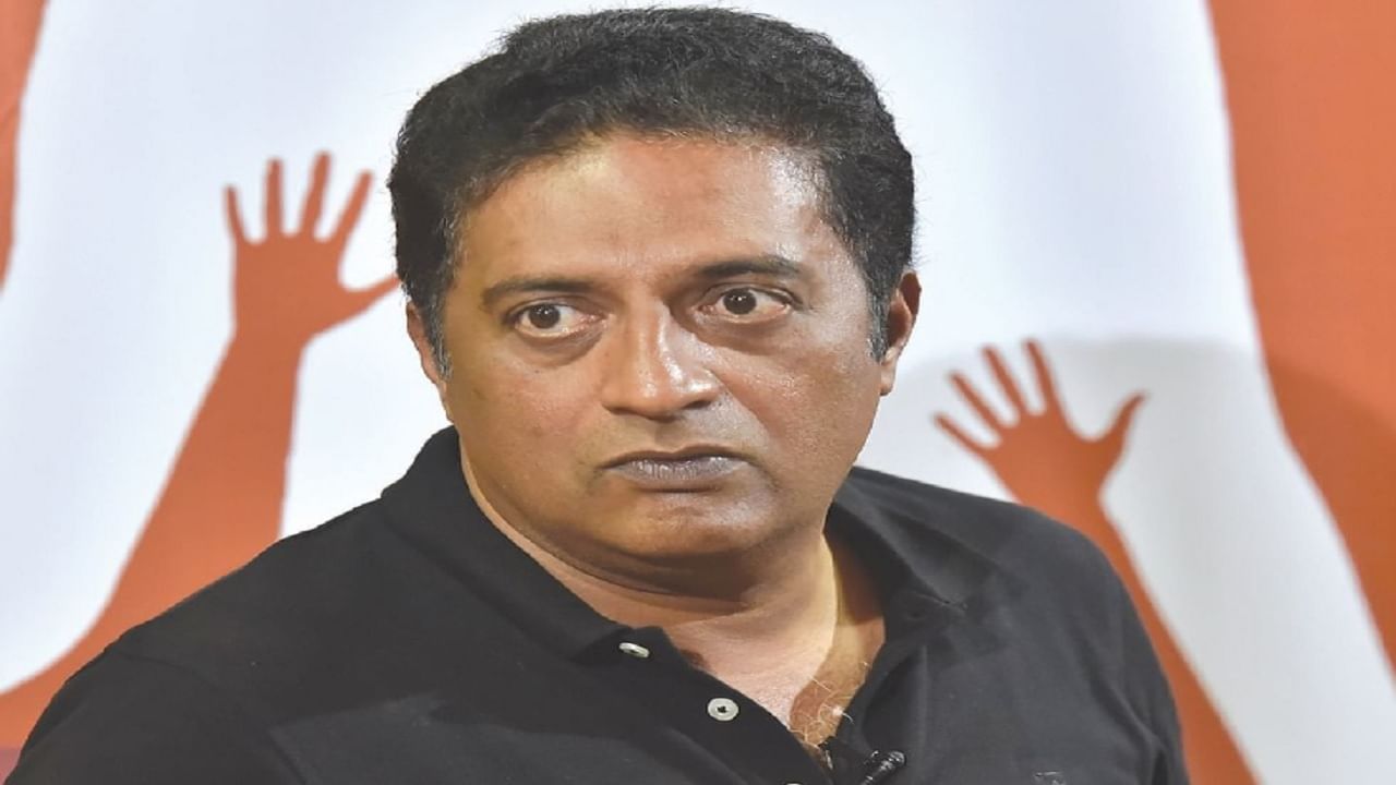 अभिनेते प्रकाश राज ईडीच्या रडारवर; 100 कोटींच्या 'या' घोटाळ्यात अनेकांची फसवणूक अभिनेते प्रकाश राज ईडीच्या रडारवर; 100 कोटींच्या 'या' घोटाळ्यात अनेकांची फसवणूक