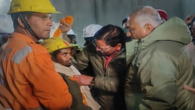 17 व्या दिवशी सर्व 41 कामगारांना बोगद्यातून सुखरूप बाहेर काढण्यात यश 17 व्या दिवशी सर्व 41 कामगारांना बोगद्यातून सुखरूप बाहेर काढण्यात यश