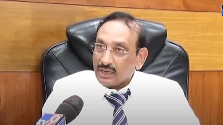 ससूनमधूनन ललित पाटीलला पळवून लावण्यात डीन संजीव ठाकूर यांचा हात? ससूनच्या डीननं स्पष्टच म्हटलं... ससूनमधूनन ललित पाटीलला पळवून लावण्यात डीन संजीव ठाकूर यांचा हात? ससूनच्या डीननं स्पष्टच म्हटलं...