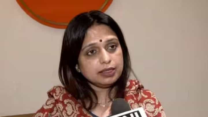 शीतल म्हात्रे अगाऊ, तिनेच..., बाळासाहेबांच्या स्मृतीस्थळावरील राड्यावरून ठाकरे गटाचा आरोप शीतल म्हात्रे अगाऊ, तिनेच..., बाळासाहेबांच्या स्मृतीस्थळावरील राड्यावरून ठाकरे गटाचा आरोप