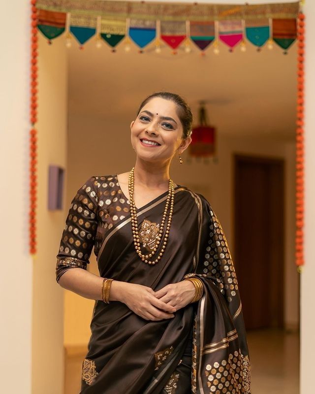 sonali kulkarni marathi
