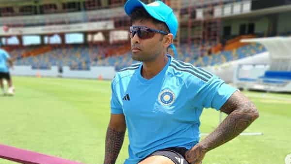 वनडेमध्ये फ्लॉप ठरणारा सूर्यकुमार यादव T20 मध्ये कसा धावांचा पाऊस पडतो? हा अनेकांना पडणारा प्रश्न आहे. वनडेमध्ये सूर्यकुमार यादवच्या धावांना ब्रेक कसा लागतो? तिथे काय होतं? T20 मध्ये सूर्यकुमार यादव आज नंबर 1 फलंदाज आहे.