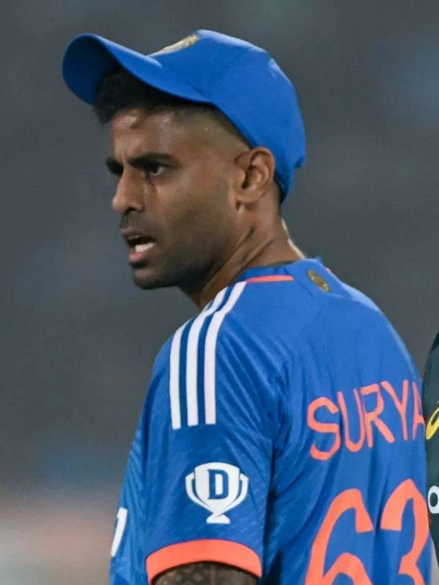 इन की आऊट ? वनडेत सूर्यकुमारला मिळणार संधी? इन की आऊट ? वनडेत सूर्यकुमारला मिळणार संधी?