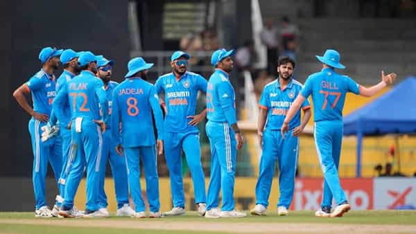 भारता वर्ल्ड कपमध्ये सलग आठ सामने जिंकणारा एकमेव संघ आहे. रोहितच्या नेतृत्त्वाखाली संघ दमदार कामगिरी करत असून यंदा प्रबळ दावेदार असल्यासारखंच प्रदर्शन होत आहे.