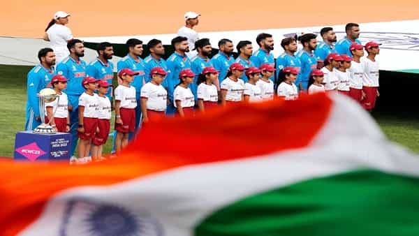 भारतीय क्रिकेट संघ रोहित शर्मा याच्या नेतृत्वात आयसीसी वनडे वर्ल्ड कप 2023 स्पर्धेतील सेमी फायनलमध्ये न्यूझीलंड विरुद्ध भिडणार आहे. न्यूझीलंड विरुद्ध टीम इंडियाचे 5 फलंदाज हे निर्णायक भूमिका बजावतील. कोण आहेत ते जाणून घेऊयात.