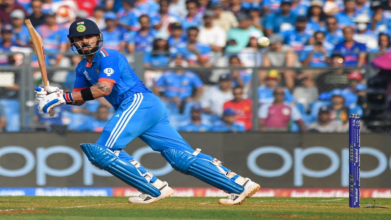 वर्ल्ड कप अंतिम सामना हा अहमदाबादमधील नरेंद्र मोदी स्टेडियममध्ये होणार आहे. या सामन्याला 19 नोव्हेंबर रोजी दुपारी 2 वाजता सुरुवात होणार आहे.