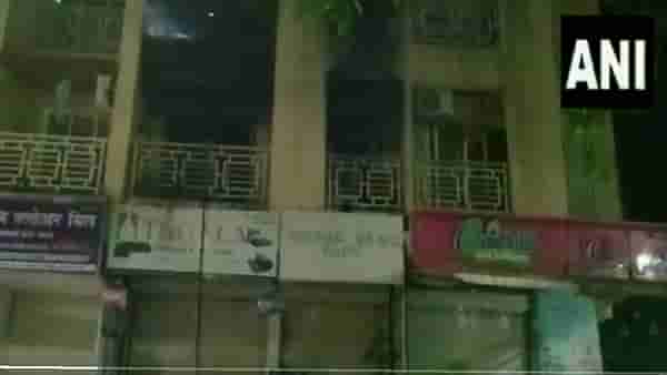 Thane News : घोडबंदर रोडवर इमारतीत भीषण आग, दोघांचा मृत्यू तर तिघे जखमी