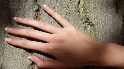 Touch Wood : आनंद झाल्यानंतर का म्हणतात टच वूड? फार कमी लोकांना माहिती आहे कारण?