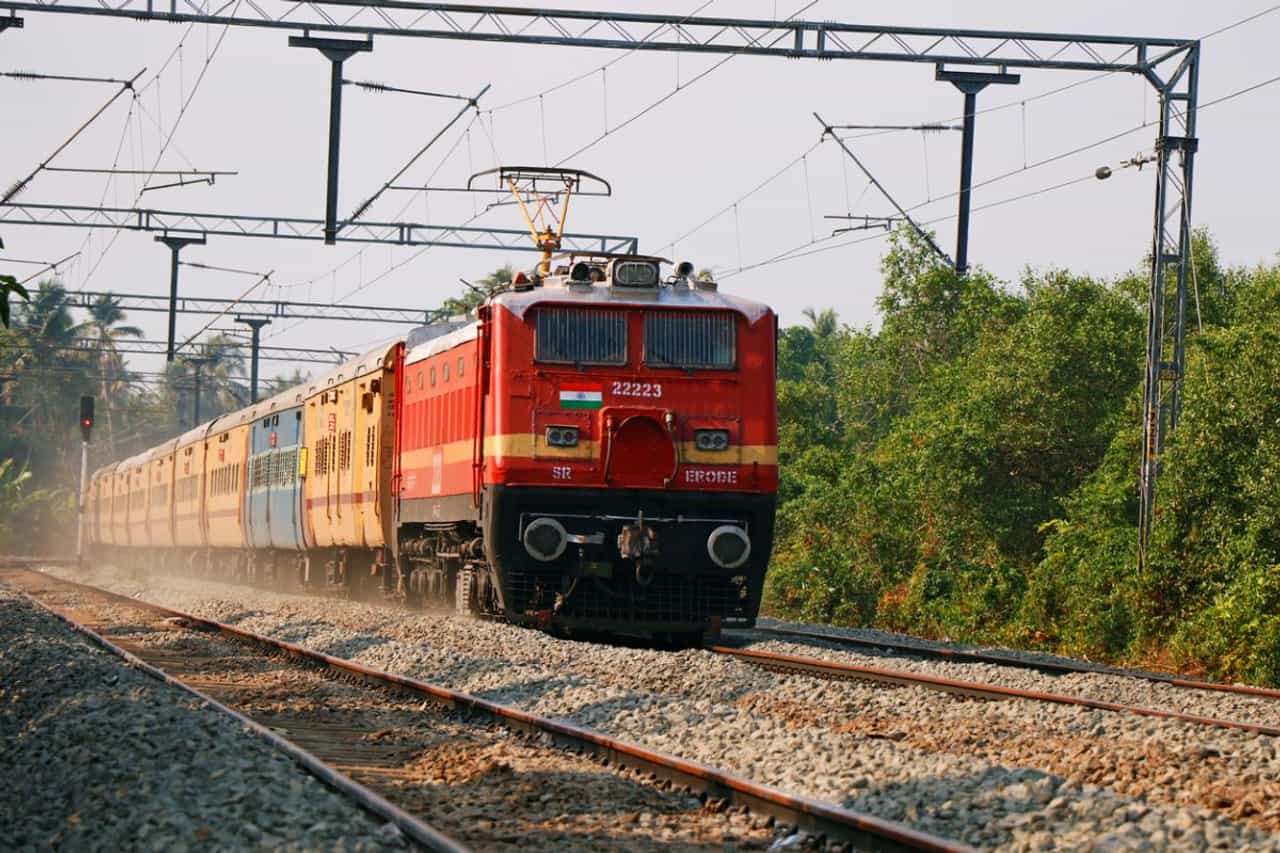 पुणे रेल्वे स्थानकातून दिवाळीसाठी 391 जादा ट्रेन, दररोज दीड लाख प्रवासी प्रवास करणार
