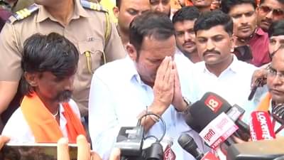 आधी मनोज जरांगे यांना कानमंत्र, नंतर उदयनराजे यांनी हात जोडले... काय म्हणाले?