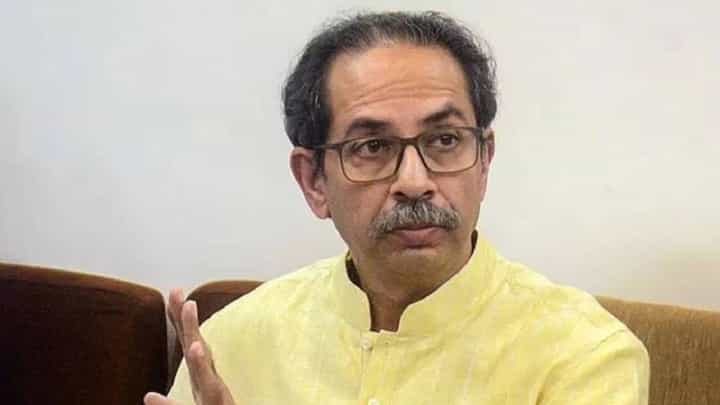 भाजप सत्तेत म्हणून त्यांना फ्री हीट अन् आमची हीट विकेट काढायची, उद्धव ठाकरे यांचा रोख नेमका कुणावर? भाजप सत्तेत म्हणून त्यांना फ्री हीट अन् आमची हीट विकेट काढायची, उद्धव ठाकरे यांचा रोख नेमका कुणावर?