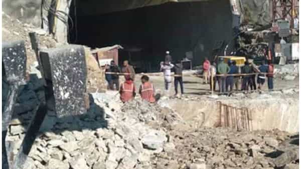 बोगद्यात दरड कोसळल्याने उत्तराखंडच्या उत्तरकाशीमध्ये 36 मजूर अडकलेत. या बोगद्याचं काम सुरु होतं यमुनोत्री राष्ट्रीय महामार्गावर रस्त्याचे काम सुरू आहे तिथे सिल्क्यारा ते दांदळगाव असा बोगदाही तयार करण्यात येतोय.