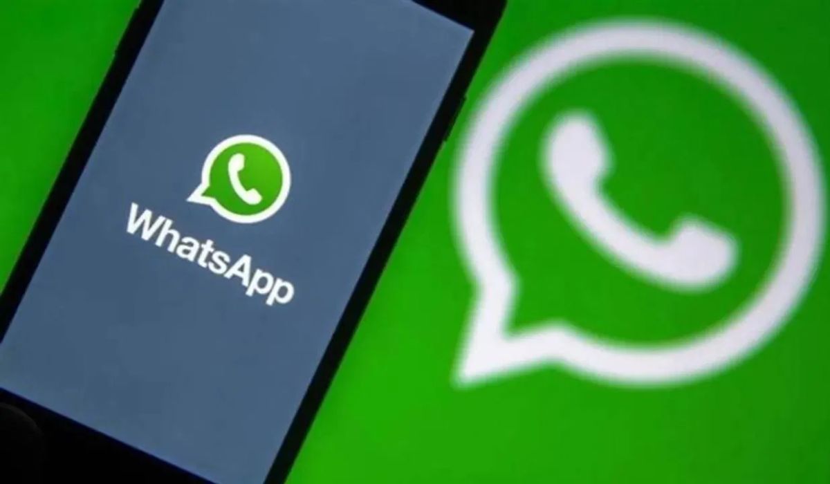 WhatsApp युजर्ससाठी येणार जबरदस्त फीचर, इतके लोकं एकत्र करु शकणार LIVE चॅट WhatsApp युजर्ससाठी येणार जबरदस्त फीचर, इतके लोकं एकत्र करु शकणार LIVE चॅट