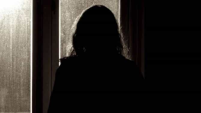 Crime News | नवरा UAE मध्ये नोकरीला, महिलेने घरात काम करणाऱ्या नोकराच गुप्तांग कापलं