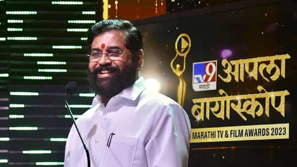 'TV9 मराठी'च्या वतीने 'आपला बायोस्कोप 2023' हा पुरस्कार सोहळा मुंबईतल्या सहारा हॉटेलमध्ये अत्यंत दिमाखात पार पडला. मराठी चित्रपटसृष्टी आणि टेलिव्हिजन विश्वातील अनेक दिग्गज कलाकारांनी या सोहळ्याला हजेरी लावली.