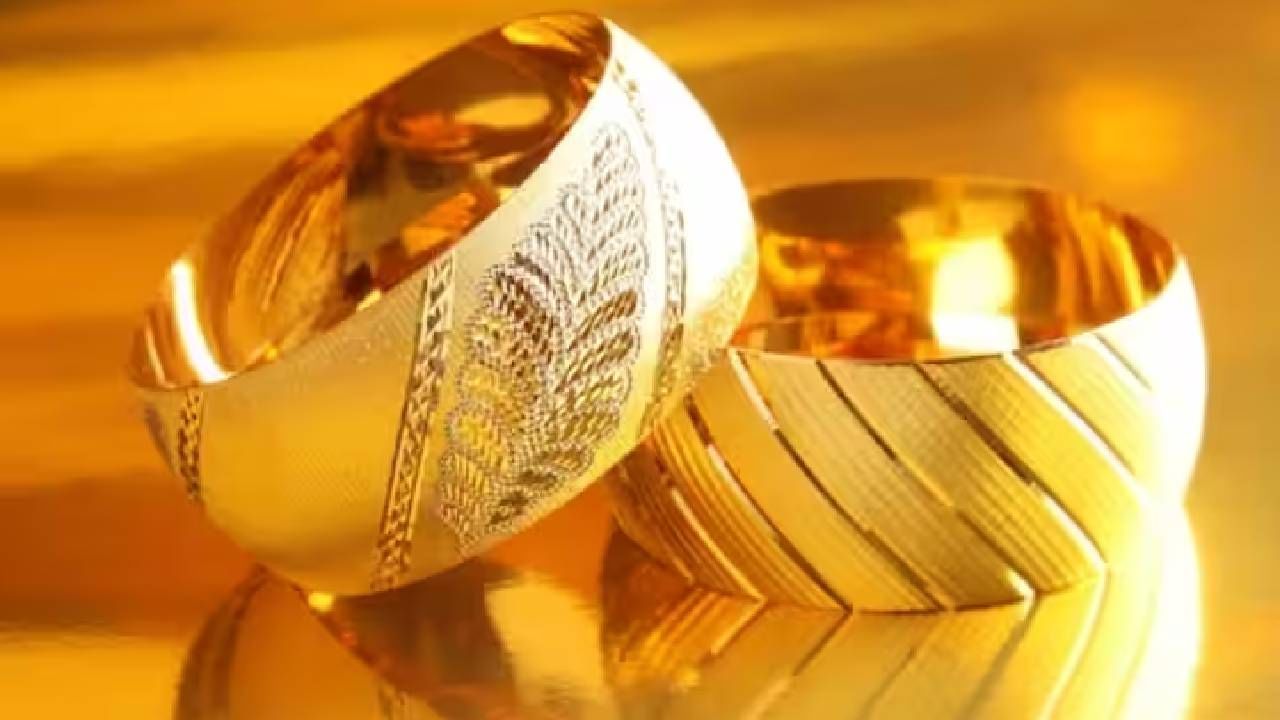 सुवर्णनगरीने दिली ग्राहकांना आनंदवार्ता, सोने 1300 तर चांदी पण झाली स्वस्त सुवर्णनगरीने दिली ग्राहकांना आनंदवार्ता, सोने 1300 तर चांदी पण झाली स्वस्त