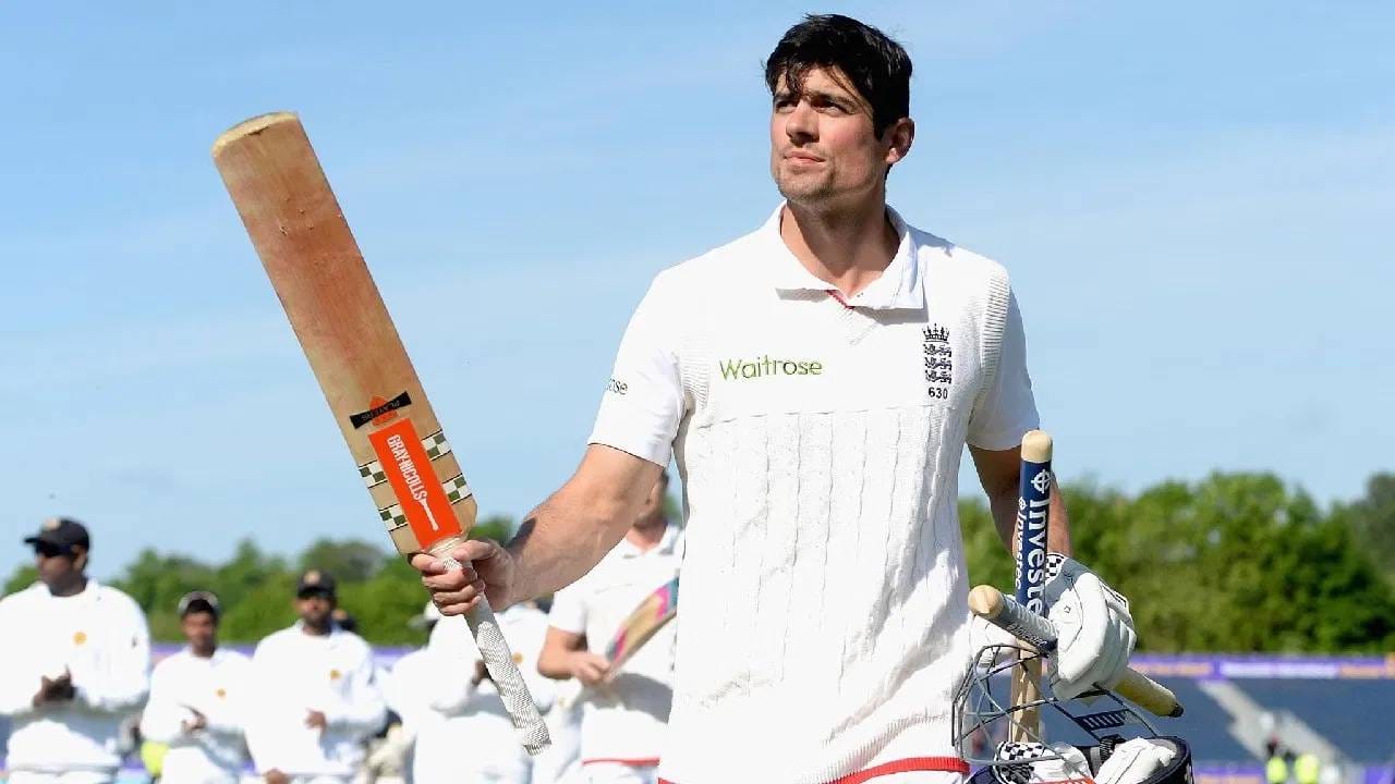 कसोटी क्रिकेटमध्ये सलामीवीर म्हणून सर्वाधिक धावा करण्याचा विश्वविक्रम इंग्लंडच्या एलिस्टर कुकच्या नावावर आहे. इंग्लंडचा माजी कर्णधाराने सलामीवीर म्हणून एकूण 11845 धावा केल्या आहेत.