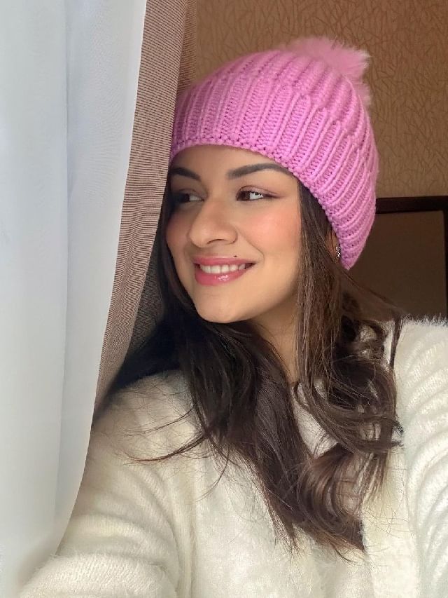 लंडनच्या गुलाबी थंडीत अवनीतचा मूड, फोटो चर्चेत लंडनच्या गुलाबी थंडीत अवनीतचा मूड, फोटो चर्चेत