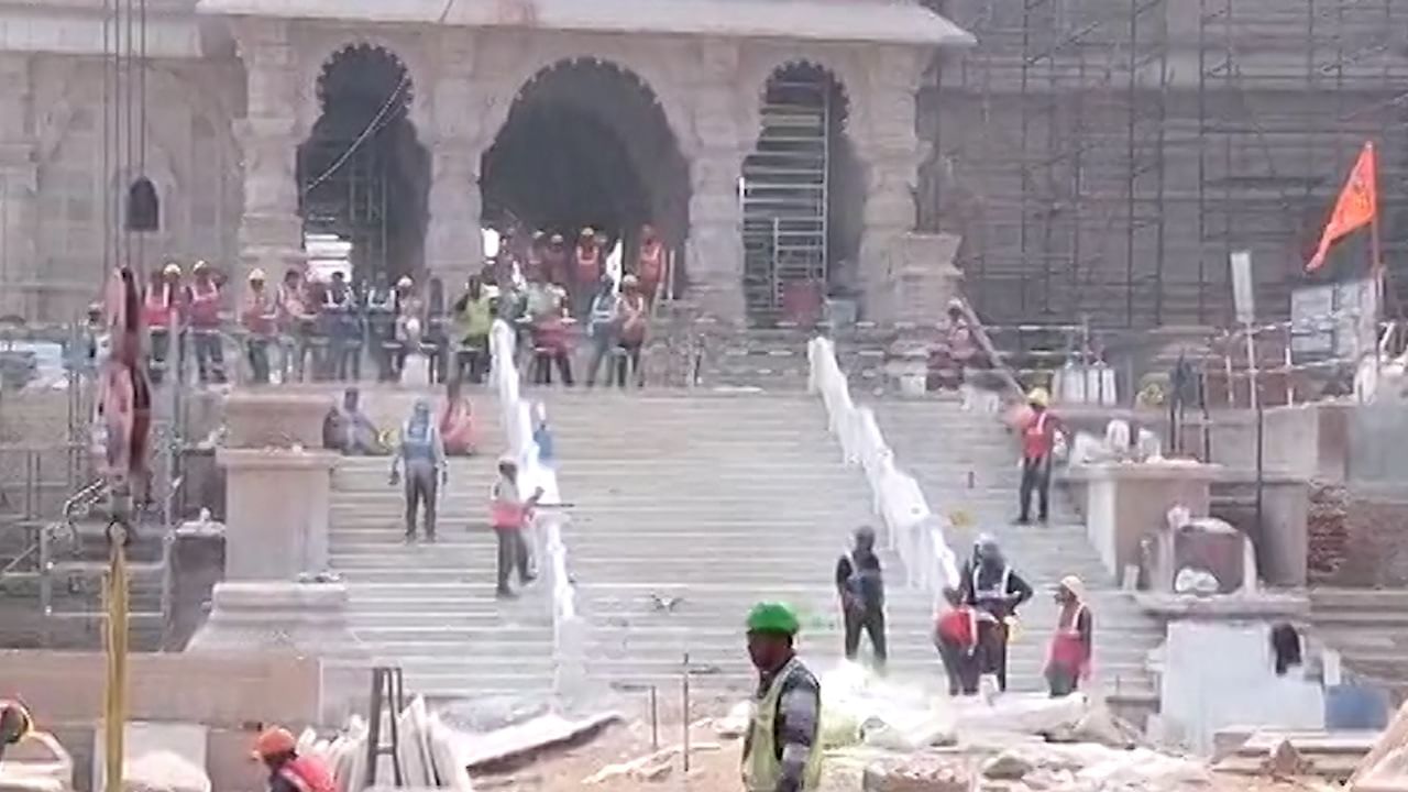 राम मंदिरात एकूण सहा मंदिर असणार आहेत.एकदा तुम्ही मंदिरात आला की, प्रभू रामांसोबतच तुम्हाला  सिता,  हनुमान यांचंही दर्शन मिळणार आहे. आता अवघ्या रामभक्तांना ओढ लागली आहे ती मंदिराच्या उद्घाटनाची...