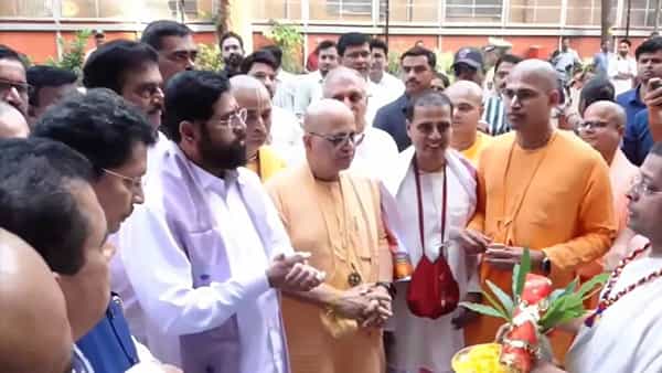 मुख्यमंत्री एकनाथ शिंदे यांनी जुहू इस्कॉन मंदिरात राधे कृष्णाचे दर्शन घेतले. मंदिर प्रशासनाकडून मुख्यमंत्री एकनाथ शिंदे यांचे ग्रंथ देऊन स्वागत सत्कार करण्यात आले.