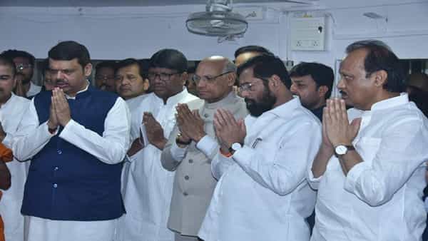 मुख्यमंत्री एकनाथ शिंदे यांनी दादर येथील चैत्यभूमीवर महामानव डॉ. बाबासाहेब आंबेडकर यांना आदरांजली वाहिली.