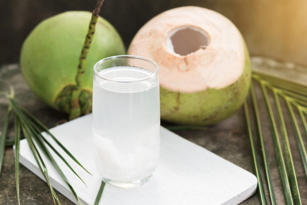 दररोज नारळ पाणी प्यायल्याने हे पाच आजार दूर होतात, ऑल सिझन होतो फायदा -  Marathi News | Drinking coconut water every day cures these five diseases,  benefits all season | TV9 Marathi