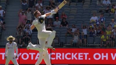 PAK vs AUS : कसोटी निवृत्तीच्या शेवटच्या टप्प्यात डेविड वॉर्नरच्या नावावर विक्रम, शतकी खेळीसह विरोधकांची तोंड केली बंद