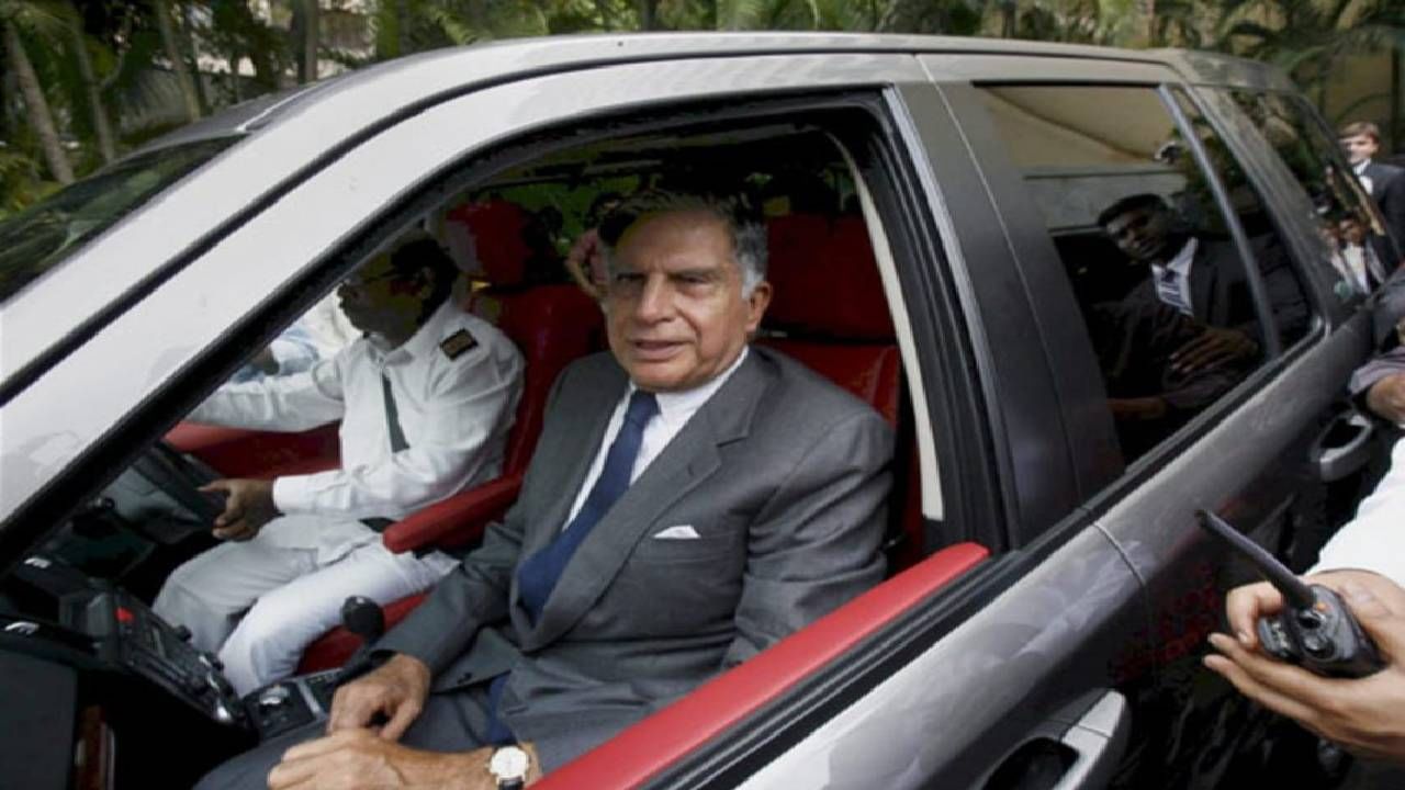 Ratan Tata | ना लँड रोव्हर, ना जॅग्वार 'या' कारमधून फिरतात रतन टाटा, त्यांच्या कलेक्शनमध्ये आहेत 'या' कार्स