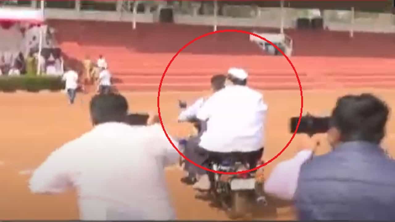 कोल्हापूरच्या राजकारणातील नव्या 'जय-विरु'ची बाईक राईड, राजकीय वर्तुळात चर्चा