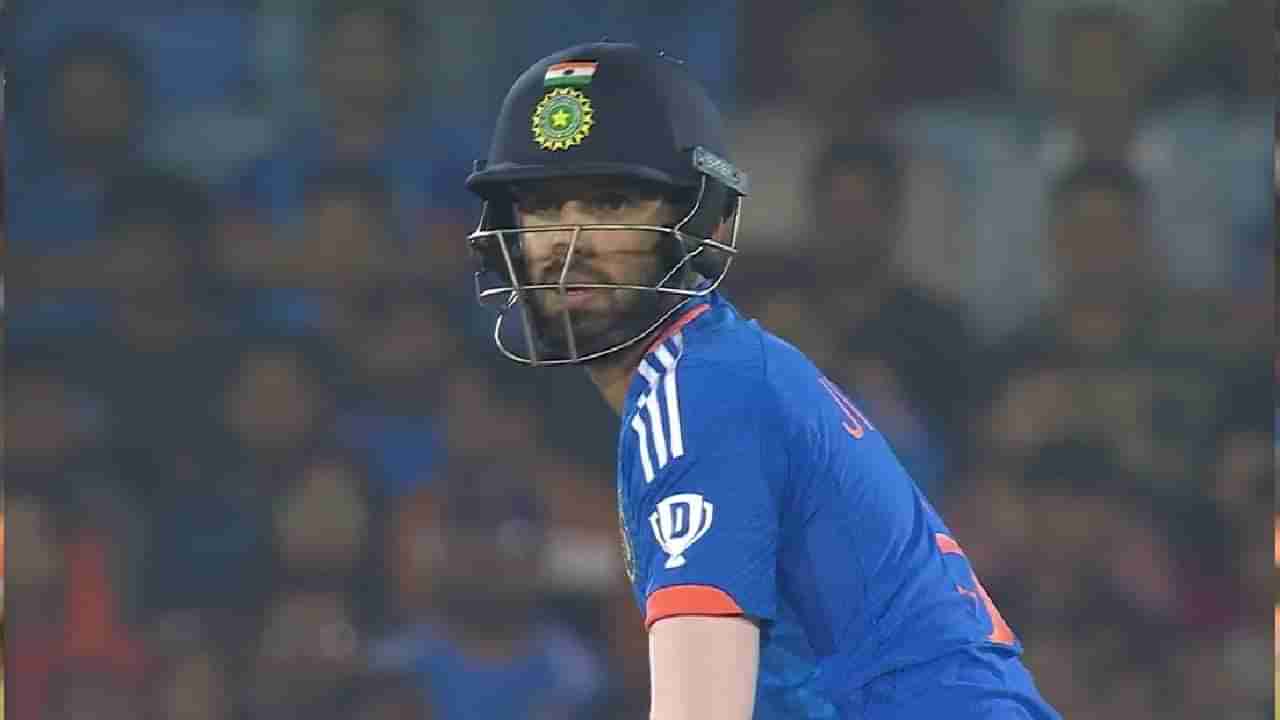 IND vs AUS : जितेश शर्माने मारला जबरदस्त फटका, पण पंचांना बोलावं लागलं SORRY