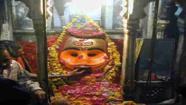 उज्जैनच्या कालभैरव मंदिराचे अद्भूत रहस्य, कालभैरव प्राषाण करतात मद्य