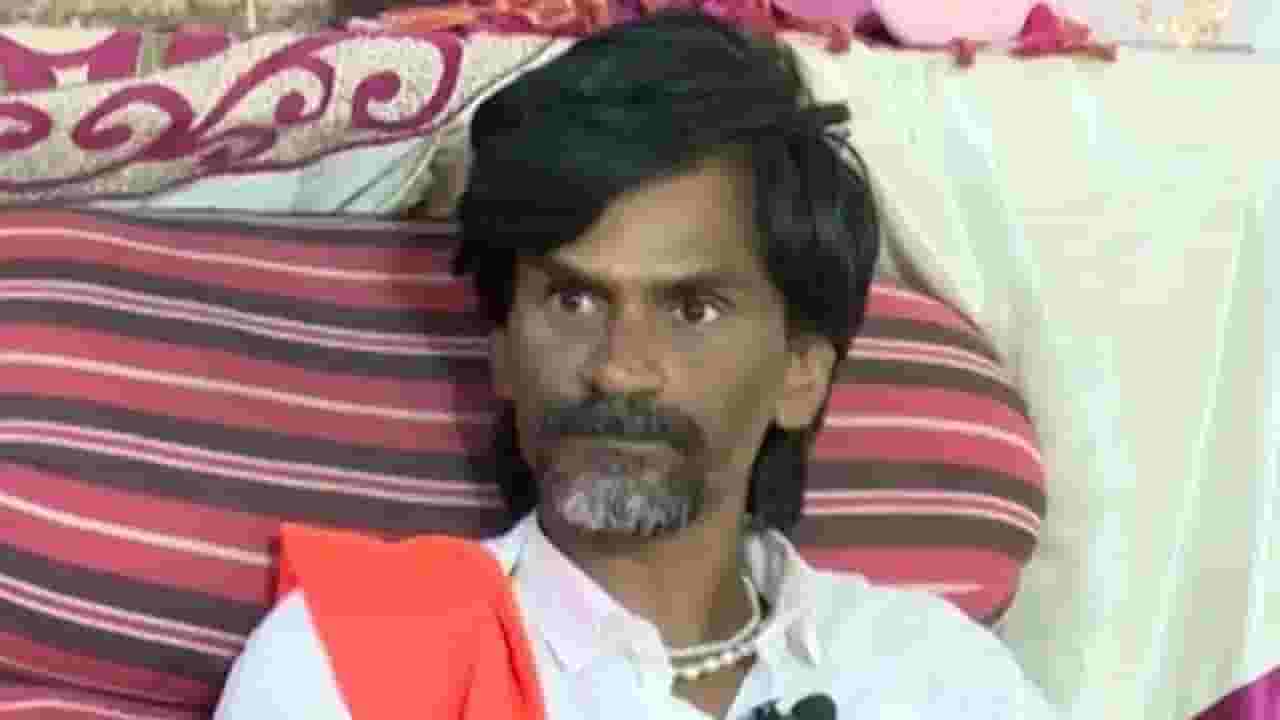 महाराष्ट्राच्या राजधानीला वेठीस धरताय? मनोज जरांगे यांच्या विरोधात मुंबई हायकोर्टात याचिका दाखल