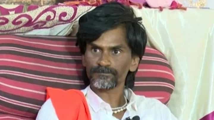 महाराष्ट्राच्या राजधानीला वेठीस धरताय? मनोज जरांगे यांच्या विरोधात मुंबई हायकोर्टात याचिका दाखल महाराष्ट्राच्या राजधानीला वेठीस धरताय? मनोज जरांगे यांच्या विरोधात मुंबई हायकोर्टात याचिका दाखल