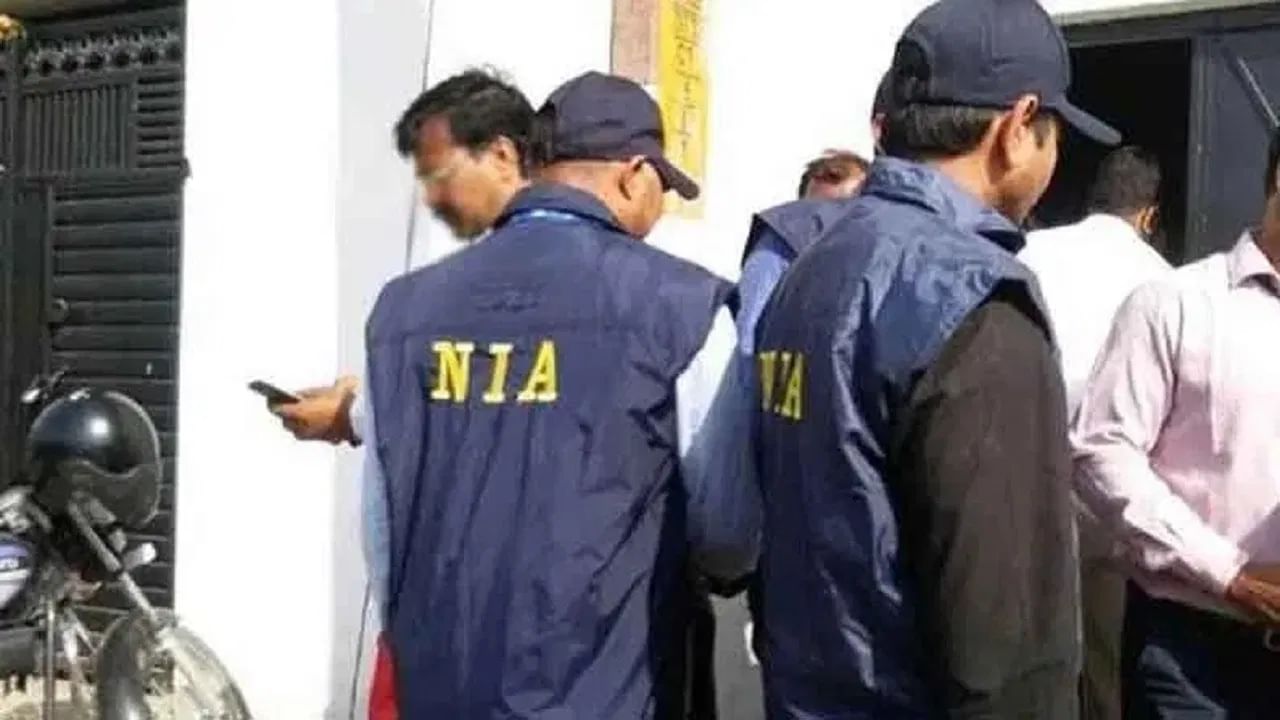 विद्यार्थी दहशतवाद्यांच्या रडारवर?, मुजाहिद्दीनमध्ये भरतीचा प्लान; NIA च्या छापेमारीतून धक्कादायक माहिती उघड विद्यार्थी दहशतवाद्यांच्या रडारवर?, मुजाहिद्दीनमध्ये भरतीचा प्लान; NIA च्या छापेमारीतून धक्कादायक माहिती उघड