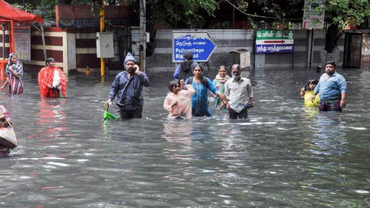 Michaung Cyclone: तमिळनाडूत रस्ते झाले जलमय, विमान सेवा ठप्प; 8 लोकांचा मृ्त्यू