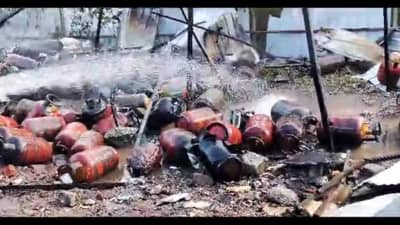 Big Breaking | पुणे हादरलं, या ठिकाणी सिलेंडरचा मोठा स्फोट, परिसरात भीषण आग