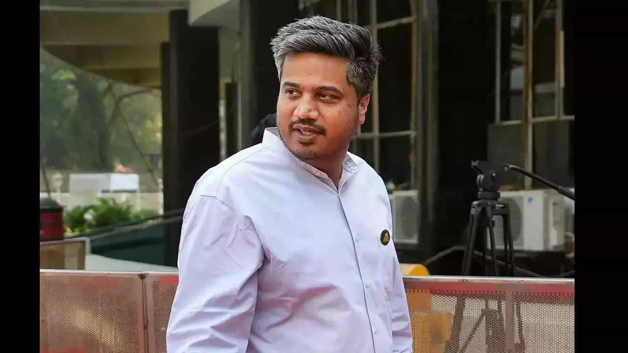 रोहित पवार बिनडोक, त्यांना सल्ला देणारे बेक्कल; भाजप आमदारानं थेट अक्कलच काढली