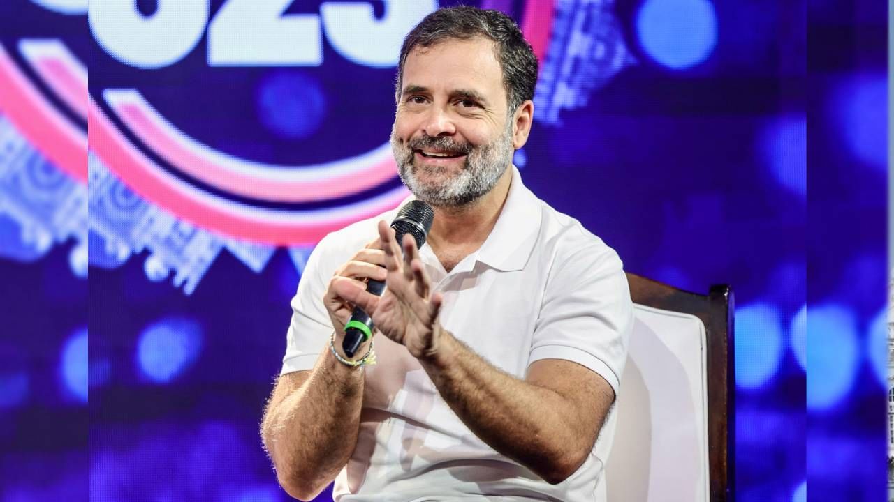 तेलंगणात विजय खेचून आणला; महाराष्ट्रातील 'या' नेत्याचं नशीब फळफळलं, मोठ्या जबाबदारी शक्यता तेलंगणात विजय खेचून आणला; महाराष्ट्रातील 'या' नेत्याचं नशीब फळफळलं, मोठ्या जबाबदारी शक्यता