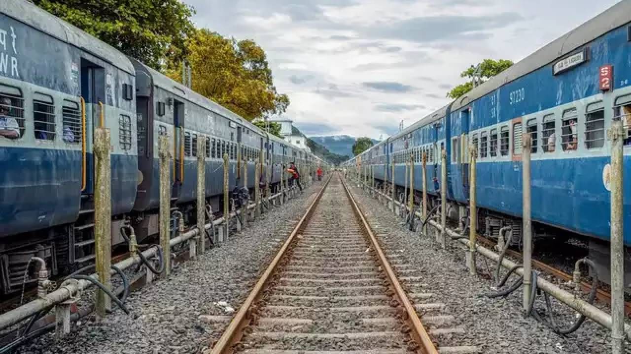 कोणार्क रेल्वेकडून ही भरती प्रक्रिया राबवली जातंय. विशेष म्हणजे उमेदवाराची निवड ही थेट मुलाखतीच्या माध्यमातूनच केली जाणार आहे. 