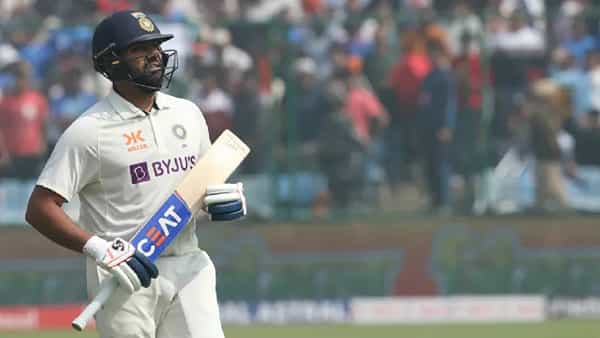 भारतीय कर्णधार रोहित शर्मा दक्षिण आफ्रिकेविरुद्धच्या पहिल्या कसोटी सामन्याच्या दुसऱ्या डावातही फेल गेला. त्याला आपलं खातेही उघडता आले नाही. त्याने फक्त 8 चेंडूंचा सामना केला आणि तंबूत परतला.