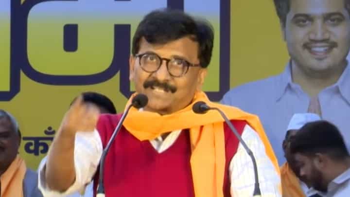 देवेंद्र फडणवीस २०२४ ला सत्तेत नसणार, ही आमची गॅरंटी; संजय राऊत यांनी पुन्हा डिवचलं देवेंद्र फडणवीस २०२४ ला सत्तेत नसणार, ही आमची गॅरंटी; संजय राऊत यांनी पुन्हा डिवचलं