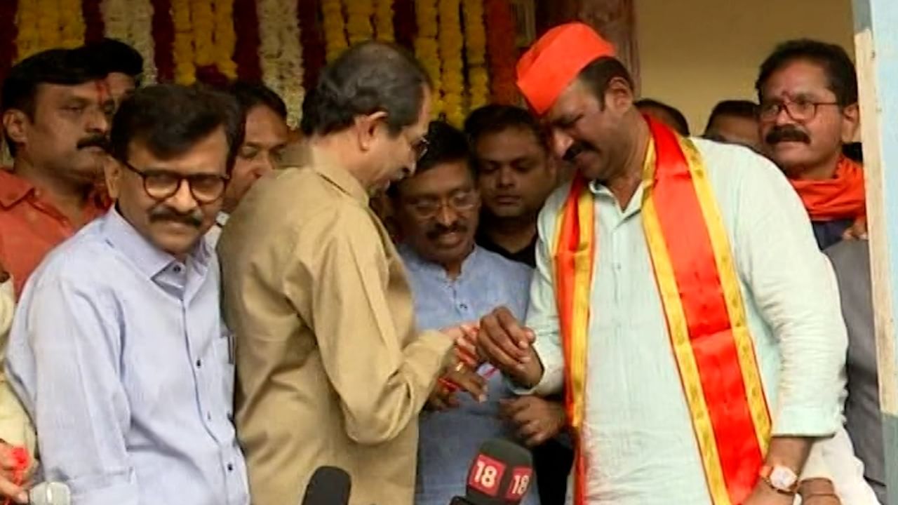 पुण्यातच उद्धव ठाकरेंचा अजित पवारांना मोठा धक्का; 'या' बड्या नेत्याचा ठाकरे गटात प्रवेश पुण्यातच उद्धव ठाकरेंचा अजित पवारांना मोठा धक्का; 'या' बड्या नेत्याचा ठाकरे गटात प्रवेश