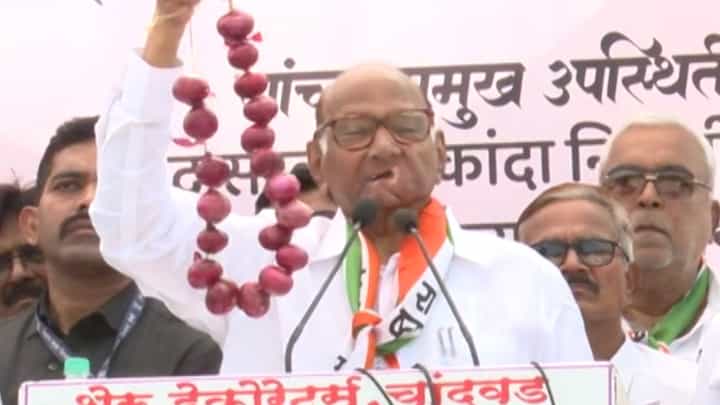 एक काळ असा होता जेव्हा.. धनंजय मुंडेंबाबत शरद पवारांची मिश्किल टिप्पणी एक काळ असा होता जेव्हा.. धनंजय मुंडेंबाबत शरद पवारांची मिश्किल टिप्पणी