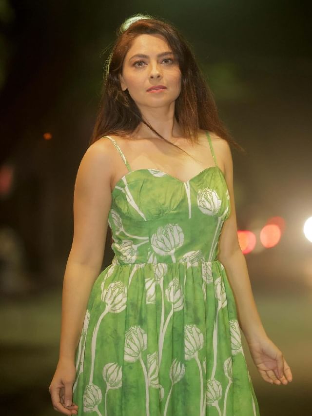 मराठी सिनेसृष्टीतील सौंदर्य क्वीन अभिनेत्री, या नावाने आहे ओळख? मराठी सिनेसृष्टीतील सौंदर्य क्वीन अभिनेत्री, या नावाने आहे ओळख?