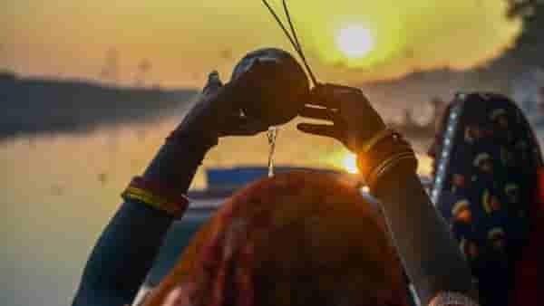 Sun Worship : सूर्याच्या उपासनेने लाभते व्यावसायात आणि नोकरीत बरकत, हे उपाय आहेत फायदेशीर