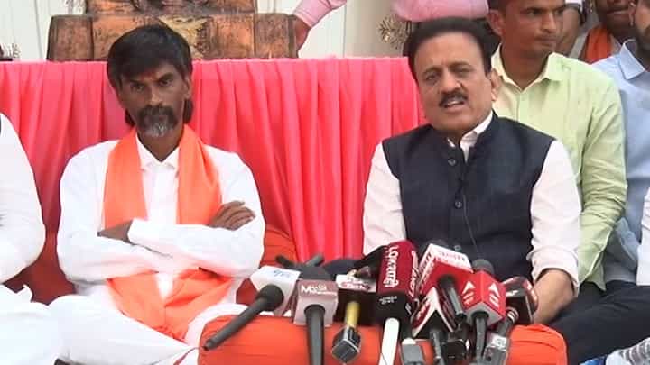 जरांगे पाटील सरकारला वेळ वाढून देणार का? म्हणाले, चर्चा २४ डिसेंबरपर्यंत सुरू राहणार पण... जरांगे पाटील सरकारला वेळ वाढून देणार का? म्हणाले, चर्चा २४ डिसेंबरपर्यंत सुरू राहणार पण...